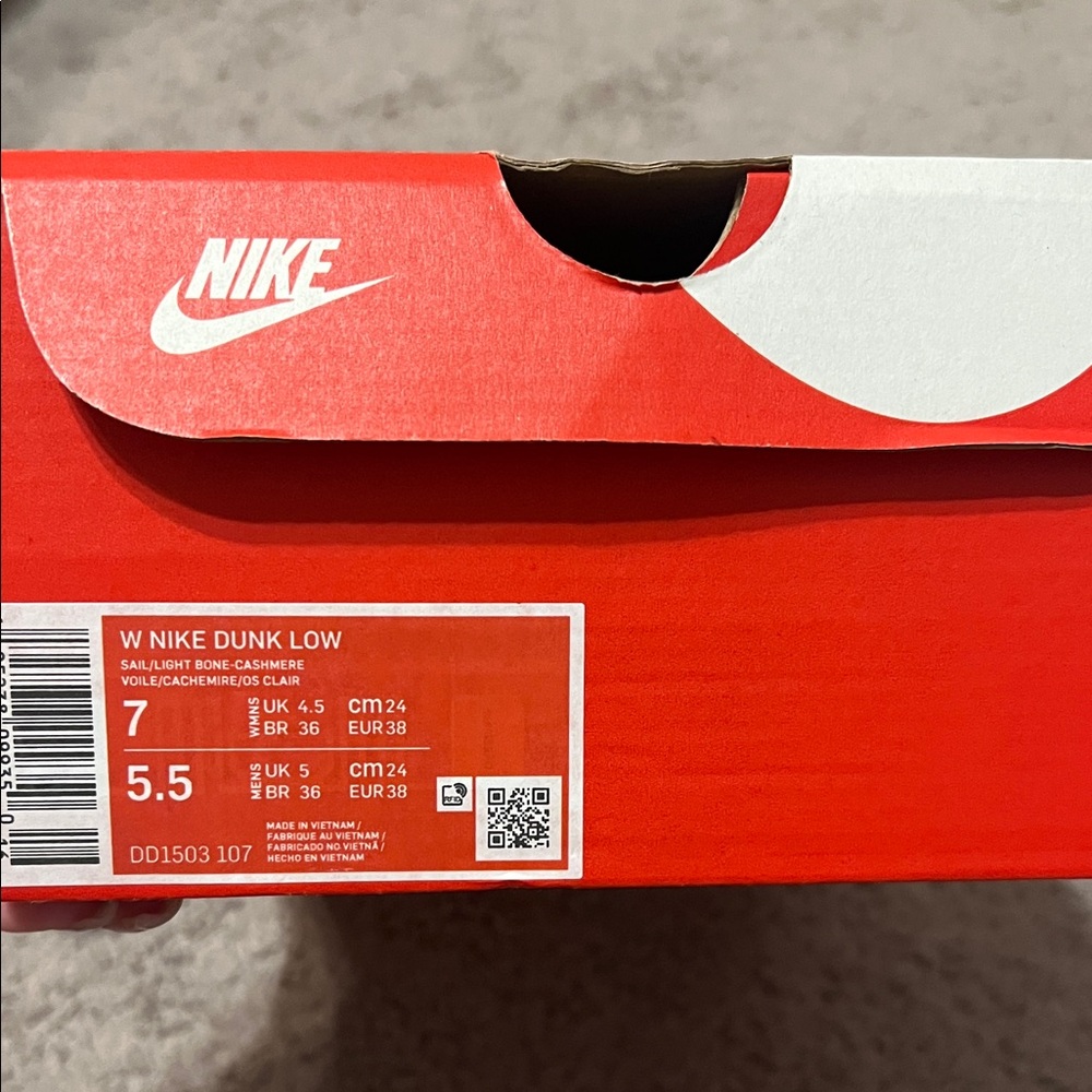 Nike Dunk - Picture 2 of 3
